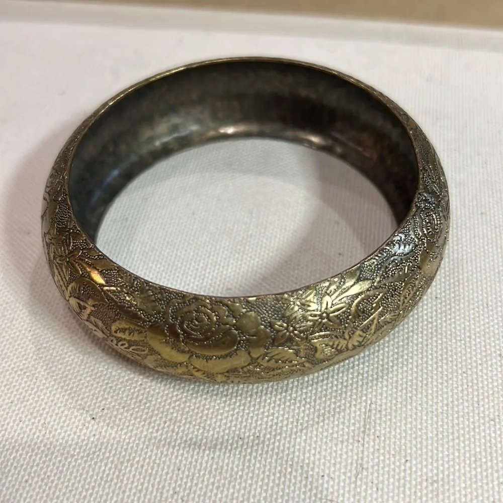 Vintage Rose Engraved Silver Bangle Bracelet - Picture 3 of 3